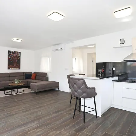 Apartments Anmalu With Jacuzzi Pirovac Exterior photo