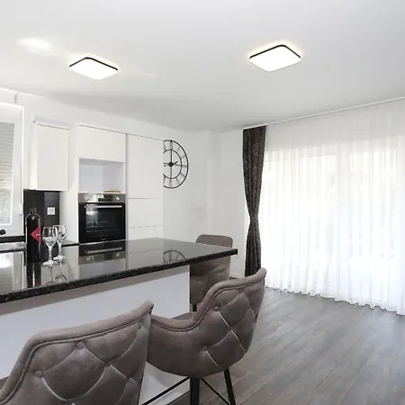 Apartments Anmalu With Jacuzzi Pirovac Exterior photo