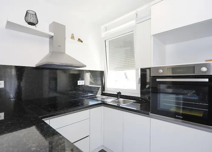 Apartments Anmalu With Jacuzzi