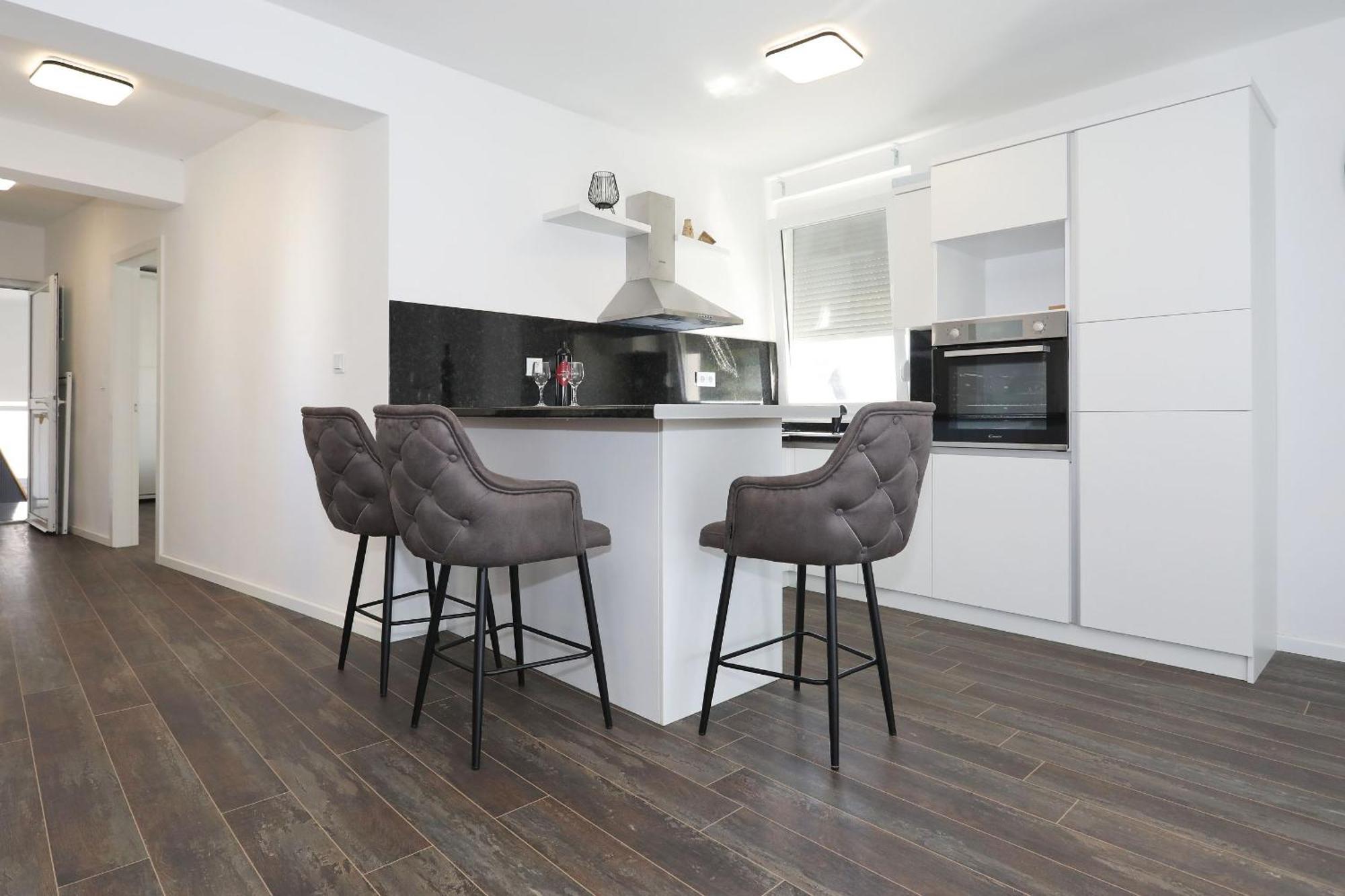Apartment Anmalu With Jacuzzi Pirovac
